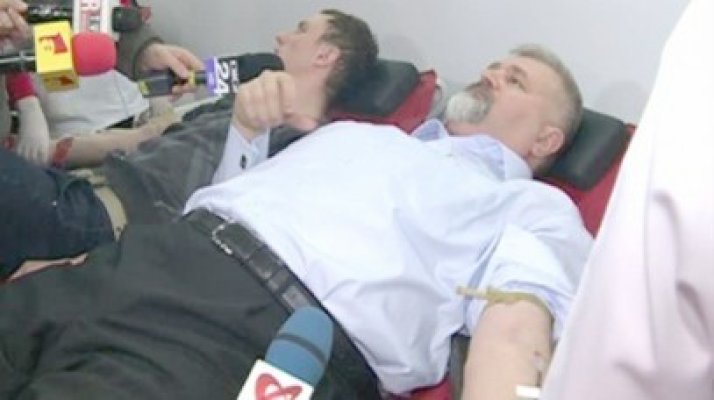 Onaca, donator de sânge şi în junglă, şi cu tinerii PDL